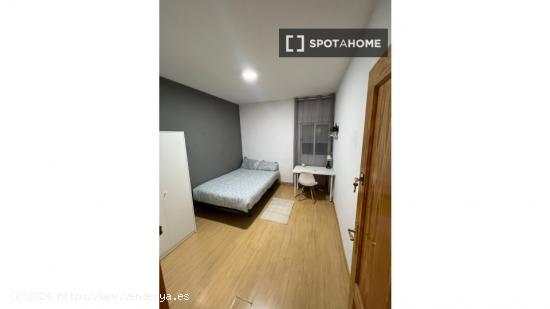 Se alquilan habitaciones en un apartamento de 4 dormitorios en Getafe - MADRID