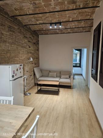 Apartamento entero de 2 dormitorios en Barcelona. - BARCELONA