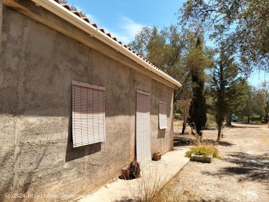 ¡Oportunidad Única en Murchas, Lecrín! Terreno Rural con Casa Tipo Estudio - GRANADA