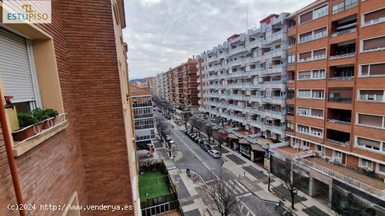 AMPLIO PISO CALLE GORBEA cerca Avenida Gasteiz y Plaza Constitución Garaje Opcional - ALAVA