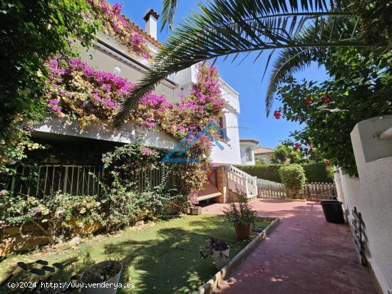 Fantástico chalet de 7 habitaciones a escasos metros de la playa en Miami Platja - TARRAGONA