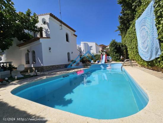 Fantástico chalet de 7 habitaciones a escasos metros de la playa en Miami Platja - TARRAGONA