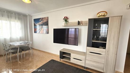 Amplio apartamento con vistas despejadas y con licencia turística - ALICANTE