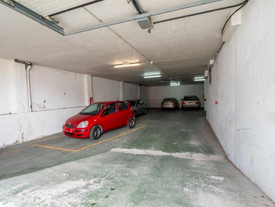 Se vende almacén de 338 m2 con 12 plazas de parking sin división. - LAS PALMAS