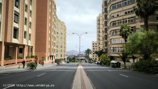 AMPLIO PISO EN LA AVDA DE ESCALERITAS - LAS PALMAS