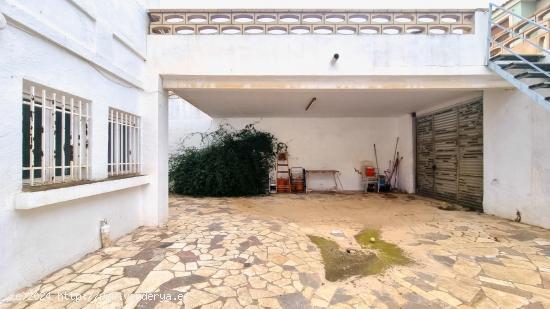 SE VENDE FABULOSA CASA DE DOS PLANTAS EN PINOSO (ALICANTE) SPAIN - ALICANTE