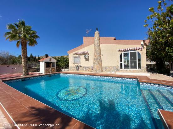 Moderno chalet en una zona muy tranquila de Valle del Sol. - ALICANTE