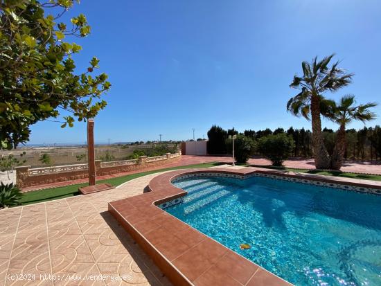 Moderno chalet en una zona muy tranquila de Valle del Sol. - ALICANTE