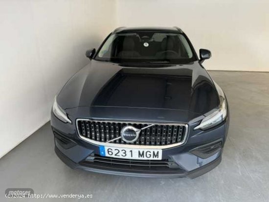 Volvo V 60 V60 Cross Country Core, B4 (diesel) AWD, Diesel de 2023 con 116 Km por 49.800 EUR. en Bad