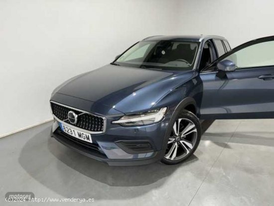 Volvo V 60 V60 Cross Country Core, B4 (diesel) AWD, Diesel de 2023 con 116 Km por 49.800 EUR. en Bad