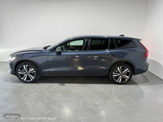 Volvo V 60 V60 Cross Country Core, B4 (diesel) AWD, Diesel de 2023 con 116 Km por 49.800 EUR. en Bad