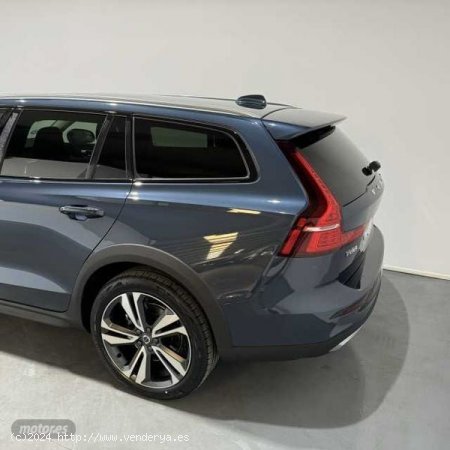 Volvo V 60 V60 Cross Country Core, B4 (diesel) AWD, Diesel de 2023 con 116 Km por 49.800 EUR. en Bad