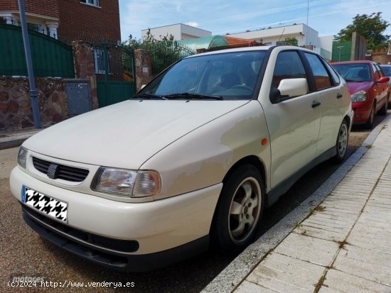 Seat Cordoba 1.6 i Dreams 75 CV de 1999 con 153.000 Km por 1.200 EUR. en Madrid