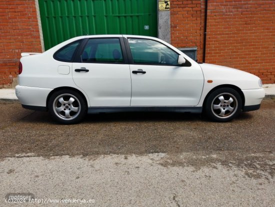 Seat Cordoba 1.6 i Dreams 75 CV de 1999 con 153.000 Km por 1.200 EUR. en Madrid