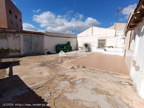 SE VENDE AMPLIA CASA CON GRAN PATIO EN MONFORTE DEL CID - ALICANTE