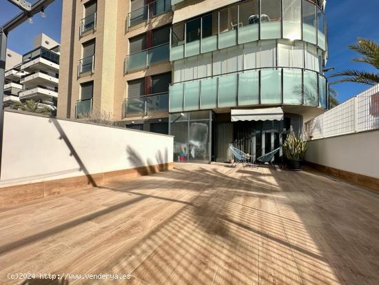 EN VENTA MARAVILLOSA PLANTA BAJA - FRENTE AL CAMPO DE FUTBOL CON TERRAZA DE 90MTS ! - ALICANTE