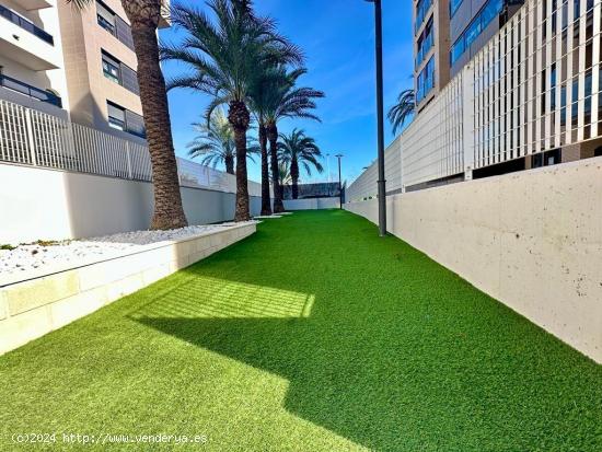 EN VENTA MARAVILLOSA PLANTA BAJA - FRENTE AL CAMPO DE FUTBOL CON TERRAZA DE 90MTS ! - ALICANTE