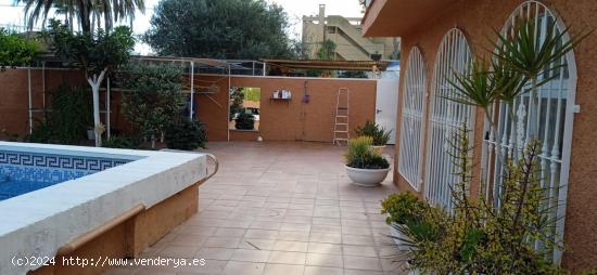 CHALET INDEPENDIENTE CON PISCINA EN ZONA MUY TRANQUILA DEL RINCON DE LOIX - ALICANTE