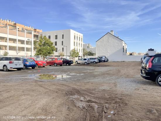 Venta de terreno urbano en el barrio Malilla - VALENCIA