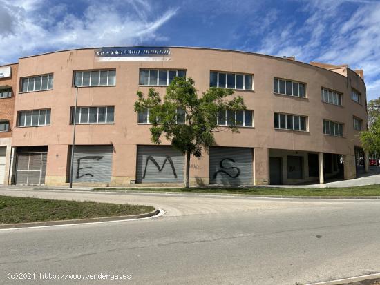 Edificio Comercial y oficinas en Venta, Santa Coloma de Cervello - BARCELONA