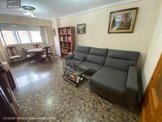 Grupo La Noria, VENDE piso amueblado. 3 DORMITORIOS, 2 BAÑOS ZONA AVENIDA ESPAÑA-ASILO SAN ANTON. 