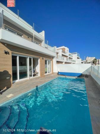  FABULOSA VILLA INDEPENDIENTE EN SAN  PEDRO DEL PINATAR CON  PISCINA PROPIA Y 4 DORMITORIOS - MURCIA 