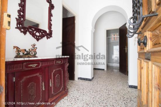 CASA INDEPENDIENTE EN LA ZONA DE CAPUCHINOS - CADIZ