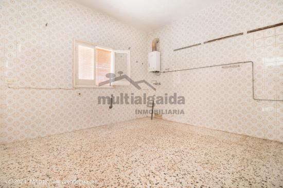 CASA INDEPENDIENTE EN LA ZONA DE CAPUCHINOS - CADIZ