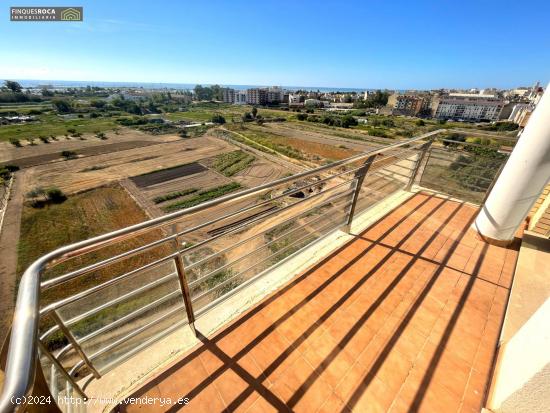 Apartamento de 2 Dormitorios, 2 Baños,  Fantasticas vistas, Orientacion Este, y Terraza de 7 m2 - T