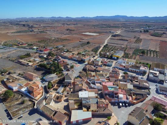 Se vende vivienda con 3 dormitorios, 1 baño y terraza en los Canovas - MURCIA