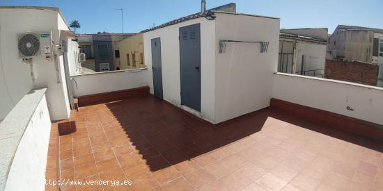  Ático dúplex de 260 metros, con terraza de 40 metros y 8 habitaciones - CACERES 