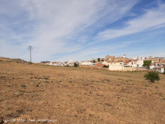  Terreno urbano en la subida de la montaña - CACERES 