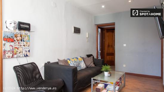 Habitación amueblada con escritorio en piso compartido, Puerta del Sol - MADRID