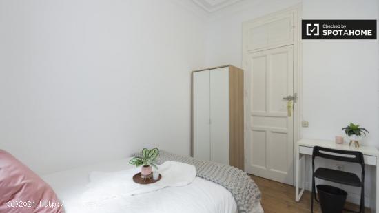 Cómoda habitación con llave independiente en apartamento compartido, Puerta del Sol - MADRID