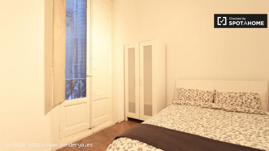 Habitación grande con armario independiente en el apartamento compartido, Puerta del Sol - MADRID