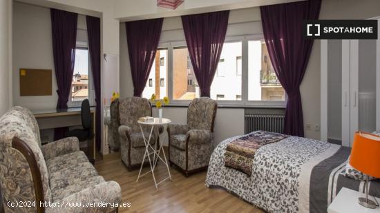 Habitaciones en apartamento de 5 dormitorios en Salamanca - SALAMANCA