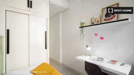 Se alquila habitación en residencia en Madrid - MADRID