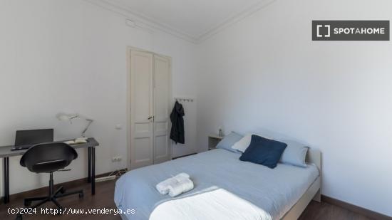 Alquiler de habitaciones en piso de 4 dormitorios en Barrio Gótico - BARCELONA