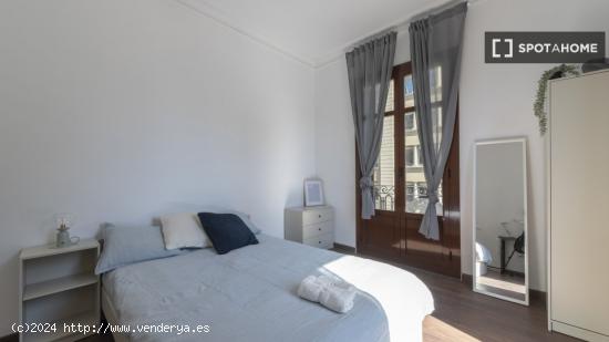 Alquiler de habitaciones en piso de 4 dormitorios en Barrio Gótico - BARCELONA