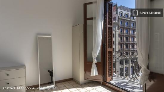 Alquiler de habitaciones en piso de 4 dormitorios en Barrio Gótico - BARCELONA