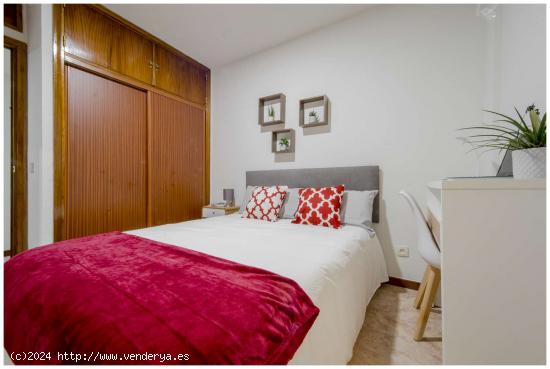  Se alquilan habitaciones en apartamento de 6 dormitorios en Retiro - MADRID 