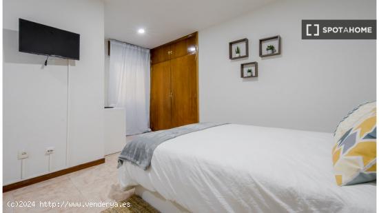 Se alquilan habitaciones en apartamento de 6 dormitorios en Retiro - MADRID