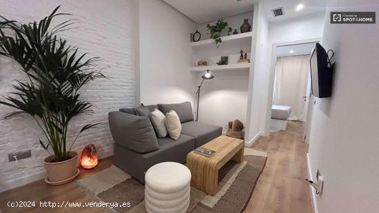 Apartamento de 3 dormitorios en alquiler en Ciutat Vella - BARCELONA