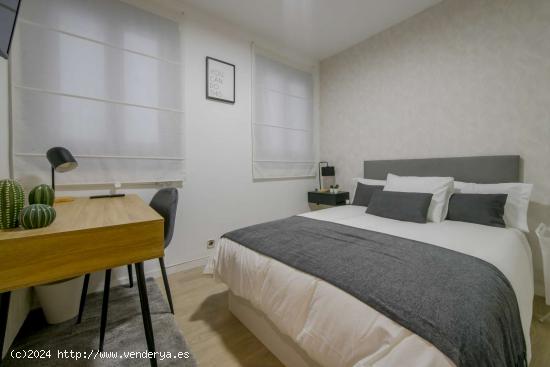 Alquiler de habitaciones en apartamento de 4 dormitorios en Atocha - MADRID