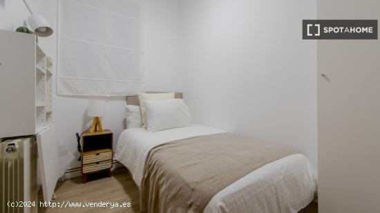 Alquiler de habitaciones en apartamento de 4 dormitorios en Atocha - MADRID