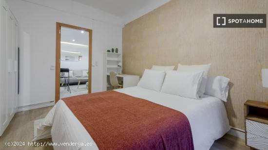 Alquiler de habitaciones en apartamento de 4 dormitorios en Atocha - MADRID