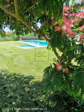 CHALET CON PISCINA EN VALÓN-FERROL - A CORUÑA