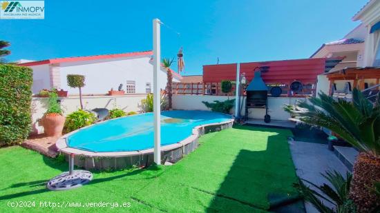  ADOSADO EN URBANIZACION CON GARAJE Y PISCINA PRIVADA! MUY LUMINOSO! - CASTELLON 