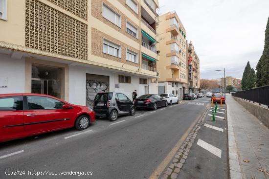 !!AMPLIA PLAZA DE APARCAMIENTO EN PAJARITOS!! - GRANADA