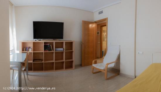 AMPLIA VIVIENDA EN JUAN DE BORBÓN - MURCIA